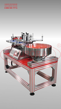 Этикетировочный комплекс мод. АЭ с ленточным транспортером и двумя накопительными столами