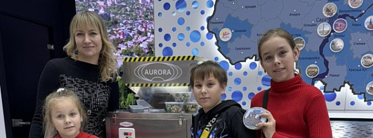 На выставке-форуме «Россия» расфасовано 100 кг конфет на оборудовании от завода АВРОРА